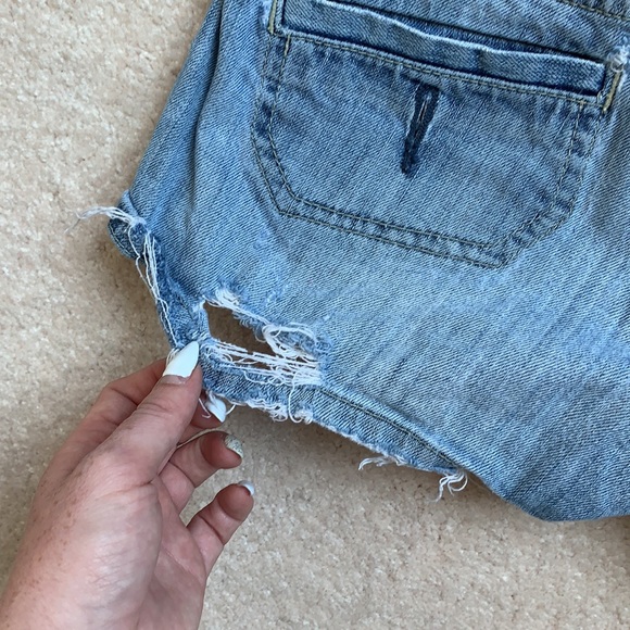 🌸2/20🌸 American Eagle ripped denim shorts - Picture 6 of 8